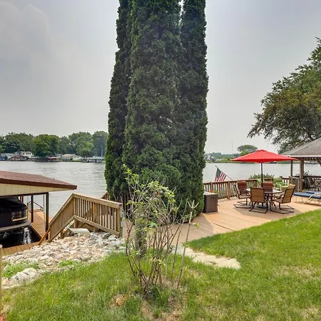 Waterfront Monticello Home With Fire Pit And Deck!
